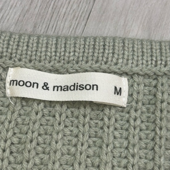Moon And Madison Light Seafoam Green Cropped V Neck Sweater Medium - Picture 3 of 6